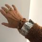 Wrist with bracelet and stainless steel rings Souris Grenadine