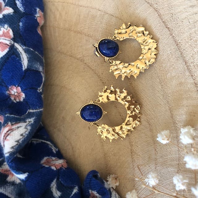 Boucles d'oreilles femme dorées ciselées avec médaillon ovale bleu Milë Mila