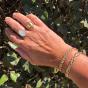 Poignet porté bracelets dorés réglables Souris Grenadine