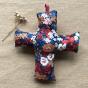 Croix rembourrée en tissu Liberty Thorpe Burnt Souris Grenadine
